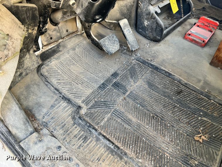 image for item MR9977 2003 Freightliner Business Class M2  bucket truck