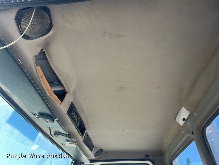 image for item MR9977 2003 Freightliner Business Class M2  bucket truck