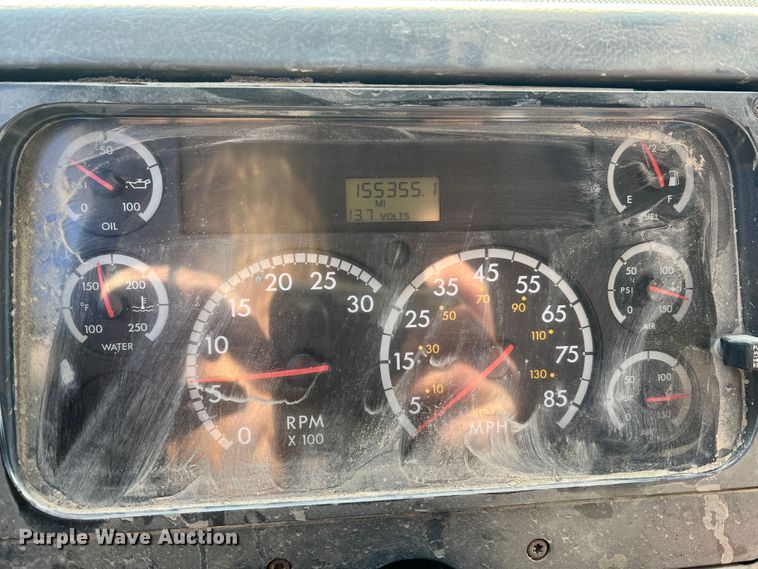 image for item MR9977 2003 Freightliner Business Class M2  bucket truck