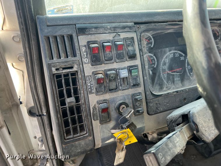 image for item MR9977 2003 Freightliner Business Class M2  bucket truck