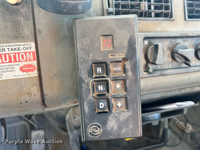 image for item MR9977 2003 Freightliner Business Class M2  bucket truck