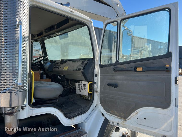 image for item MR9977 2003 Freightliner Business Class M2  bucket truck