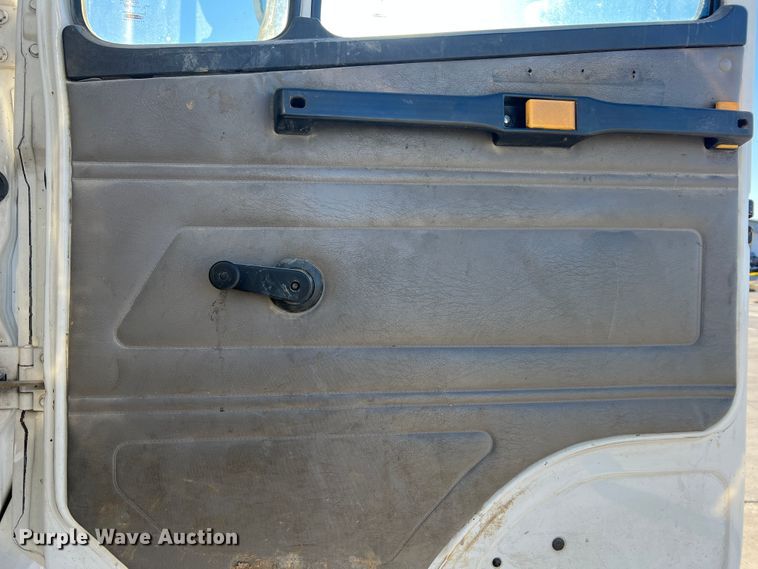 image for item MR9977 2003 Freightliner Business Class M2  bucket truck