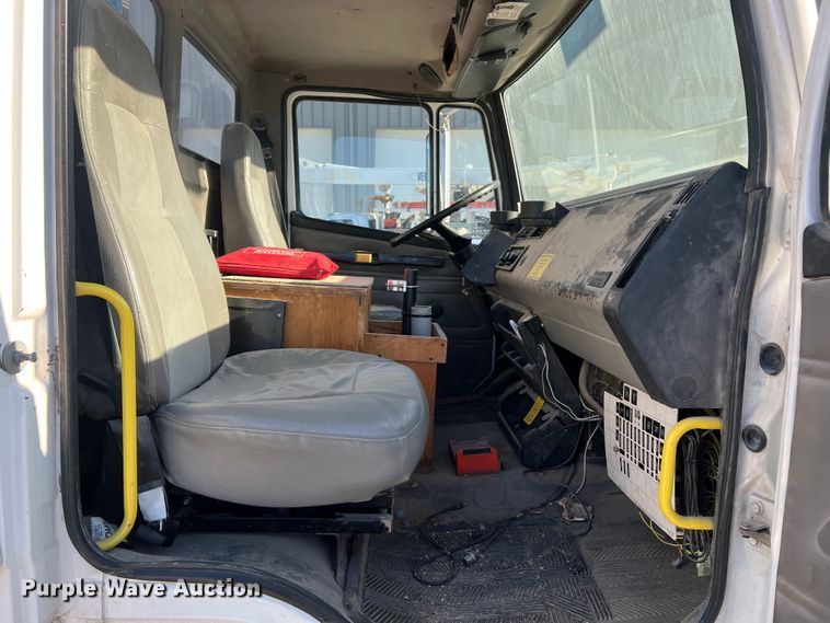 image for item MR9977 2003 Freightliner Business Class M2  bucket truck