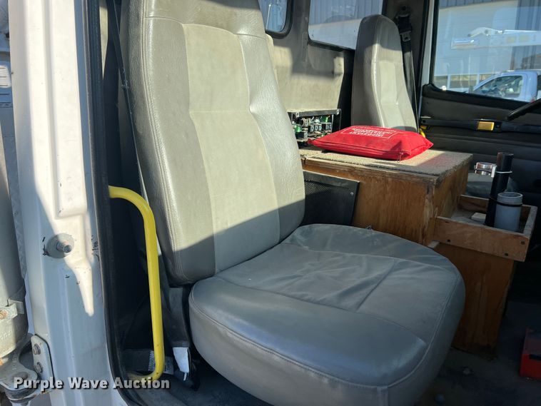 image for item MR9977 2003 Freightliner Business Class M2  bucket truck