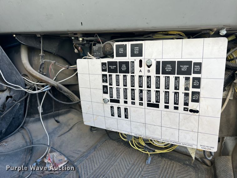 image for item MR9977 2003 Freightliner Business Class M2  bucket truck