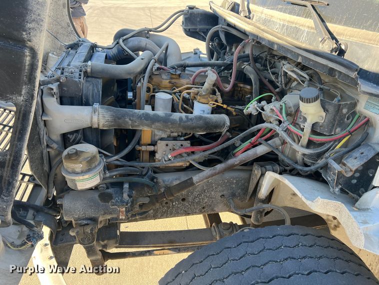 image for item MR9977 2003 Freightliner Business Class M2  bucket truck