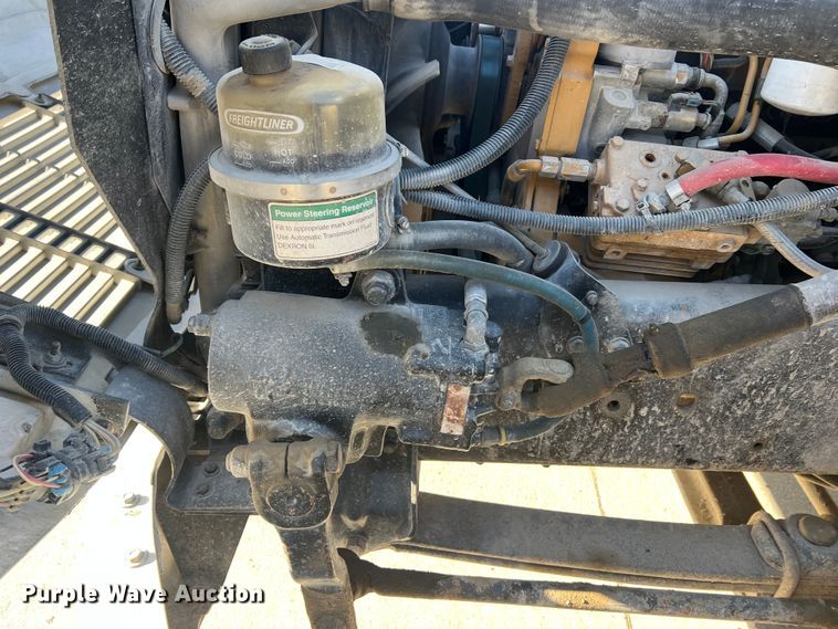 image for item MR9977 2003 Freightliner Business Class M2  bucket truck