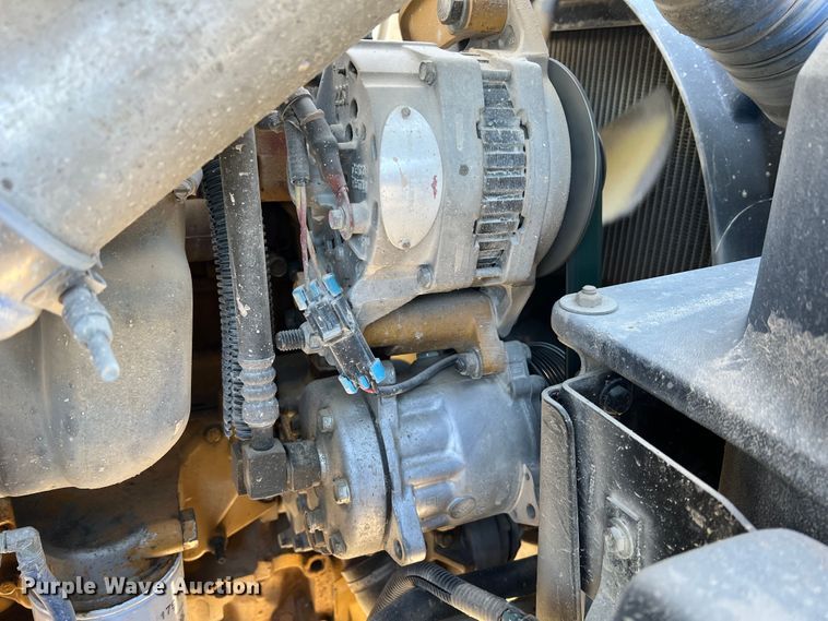 image for item MR9977 2003 Freightliner Business Class M2  bucket truck