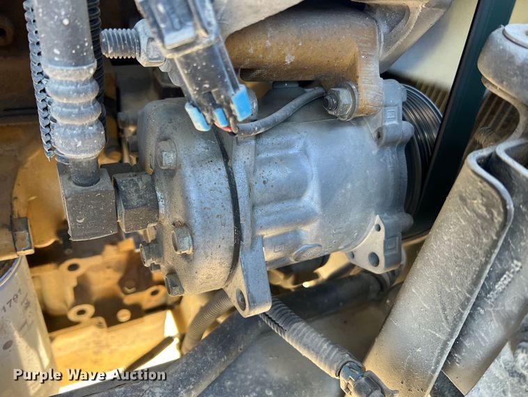 image for item MR9977 2003 Freightliner Business Class M2  bucket truck