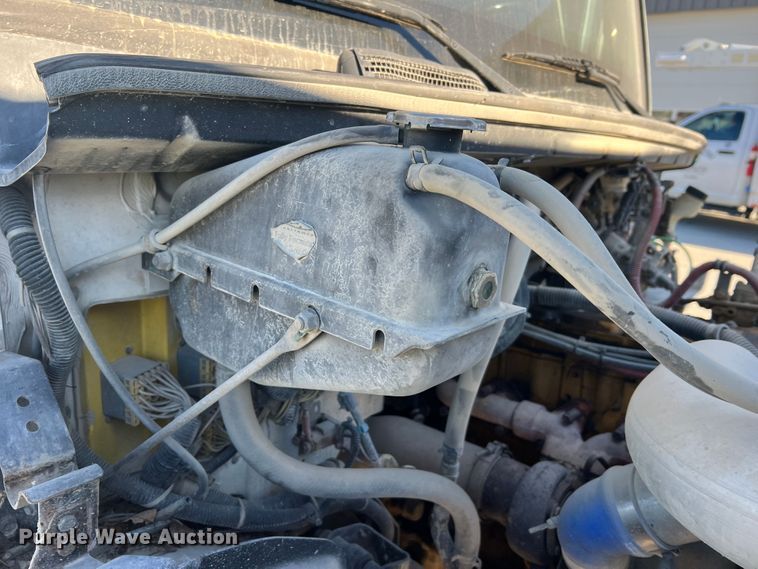 image for item MR9977 2003 Freightliner Business Class M2  bucket truck