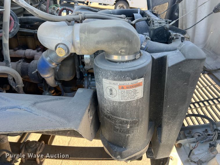 image for item MR9977 2003 Freightliner Business Class M2  bucket truck