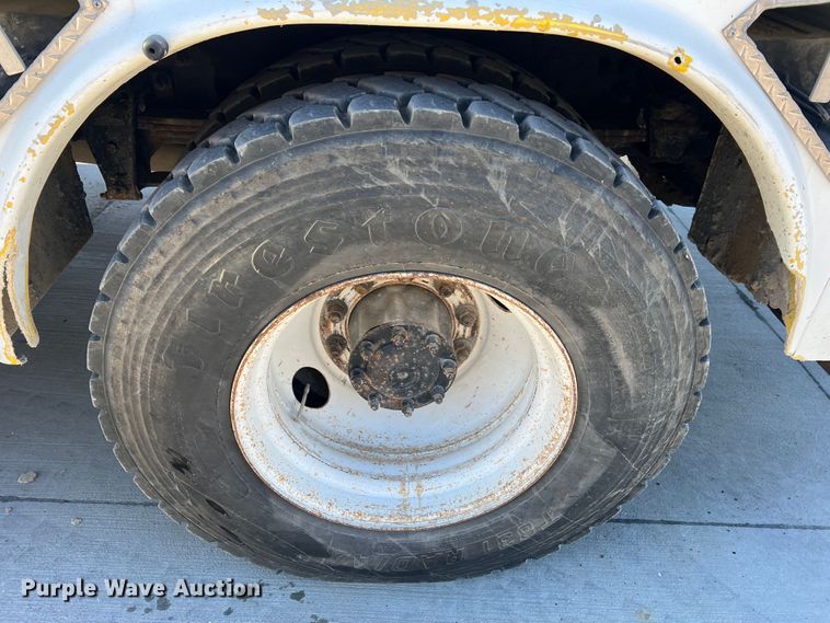 image for item MR9977 2003 Freightliner Business Class M2  bucket truck