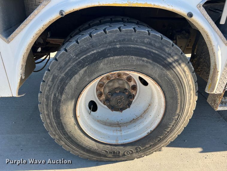 image for item MR9977 2003 Freightliner Business Class M2  bucket truck