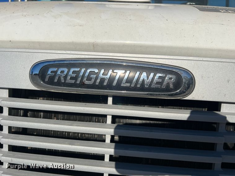 image for item MR9977 2003 Freightliner Business Class M2  bucket truck