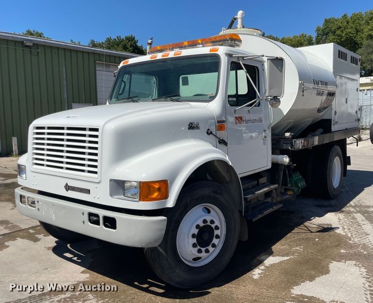 image for item MU9117 2001 International 4700  sewer jetter truck