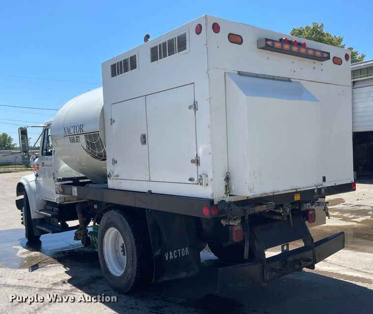 image for item MU9117 2001 International 4700  sewer jetter truck