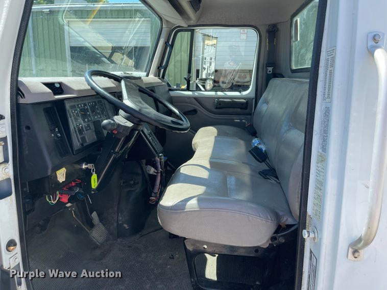 image for item MU9117 2001 International 4700  sewer jetter truck