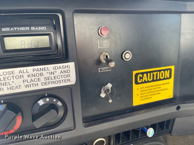 image for item MU9117 2001 International 4700  sewer jetter truck