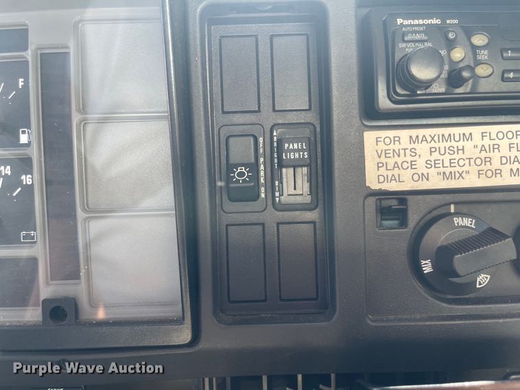 image for item MU9117 2001 International 4700  sewer jetter truck