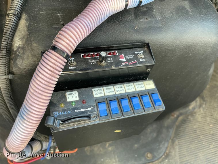 image for item MU9117 2001 International 4700  sewer jetter truck