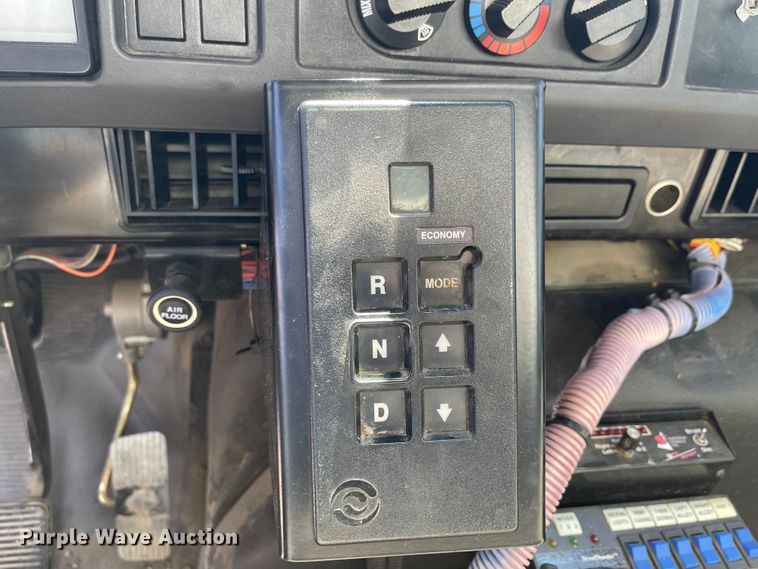 image for item MU9117 2001 International 4700  sewer jetter truck