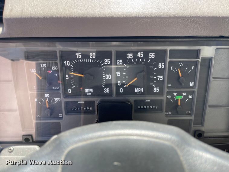 image for item MU9117 2001 International 4700  sewer jetter truck