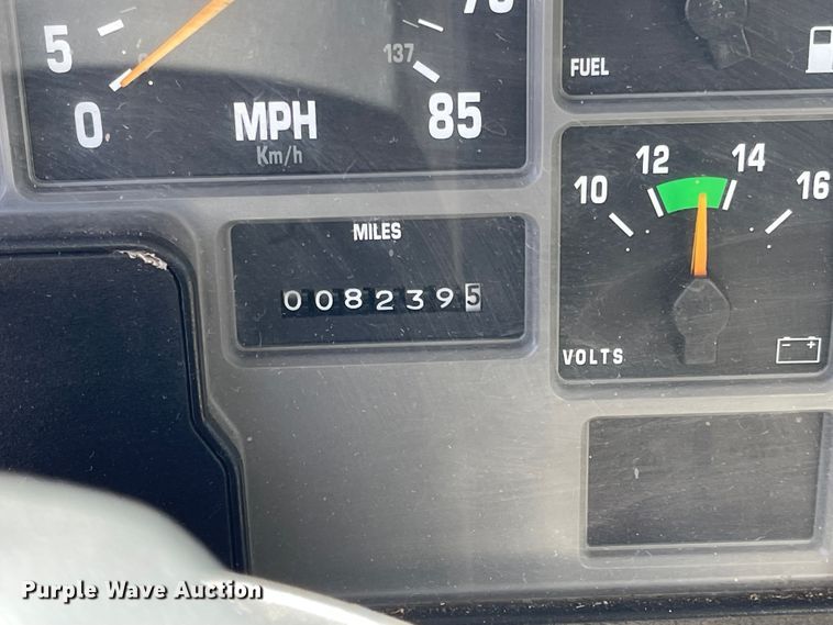 image for item MU9117 2001 International 4700  sewer jetter truck