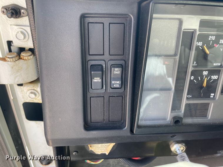 image for item MU9117 2001 International 4700  sewer jetter truck