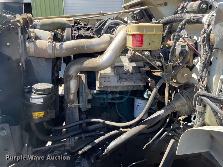 image for item MU9117 2001 International 4700  sewer jetter truck