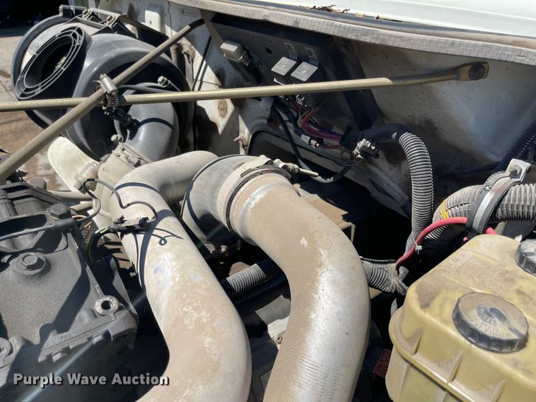 image for item MU9117 2001 International 4700  sewer jetter truck