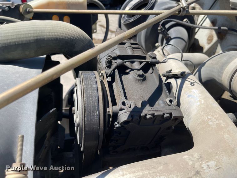 image for item MU9117 2001 International 4700  sewer jetter truck