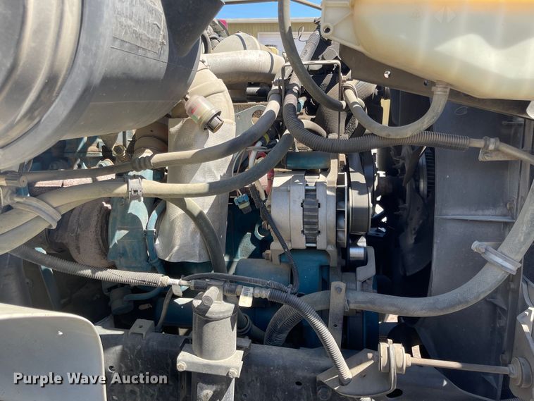 image for item MU9117 2001 International 4700  sewer jetter truck