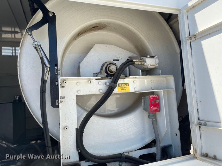 image for item MU9117 2001 International 4700  sewer jetter truck