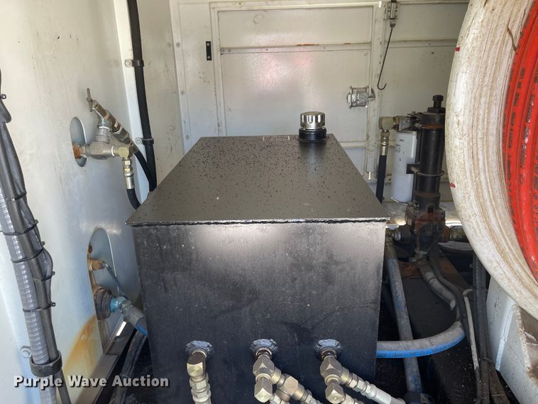 image for item MU9117 2001 International 4700  sewer jetter truck