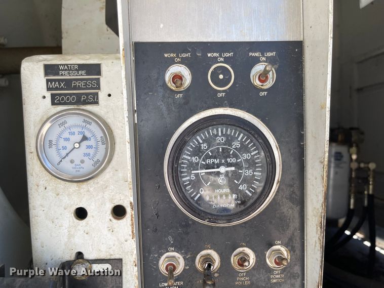 image for item MU9117 2001 International 4700  sewer jetter truck