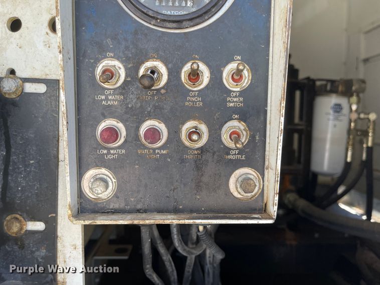 image for item MU9117 2001 International 4700  sewer jetter truck