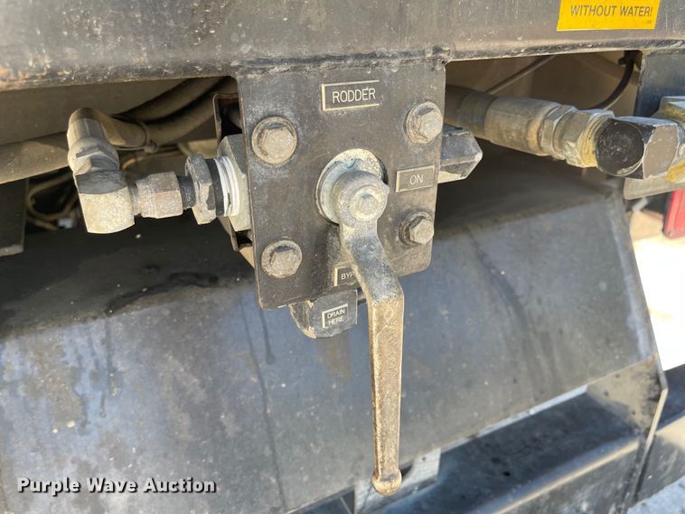 image for item MU9117 2001 International 4700  sewer jetter truck