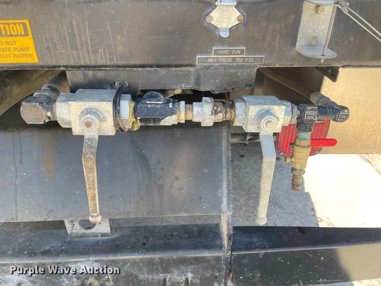 image for item MU9117 2001 International 4700  sewer jetter truck