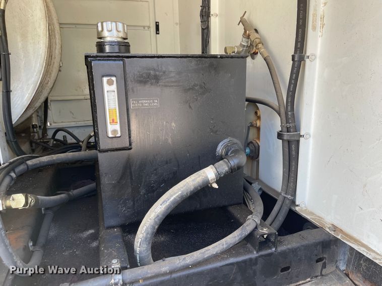 image for item MU9117 2001 International 4700  sewer jetter truck