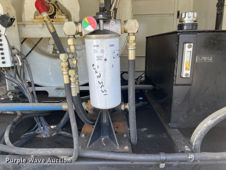 image for item MU9117 2001 International 4700  sewer jetter truck