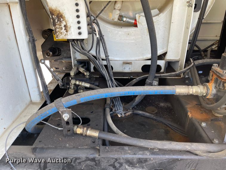 image for item MU9117 2001 International 4700  sewer jetter truck