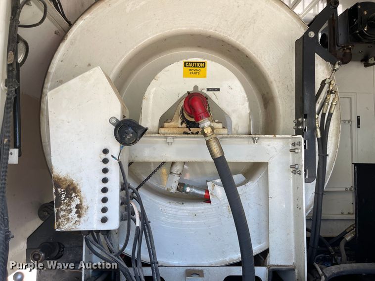 image for item MU9117 2001 International 4700  sewer jetter truck