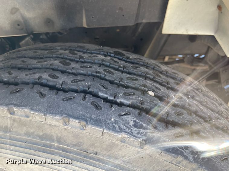 image for item MU9117 2001 International 4700  sewer jetter truck