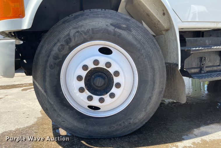 image for item MU9117 2001 International 4700  sewer jetter truck