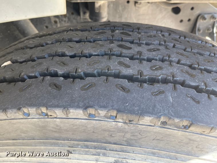 image for item MU9117 2001 International 4700  sewer jetter truck