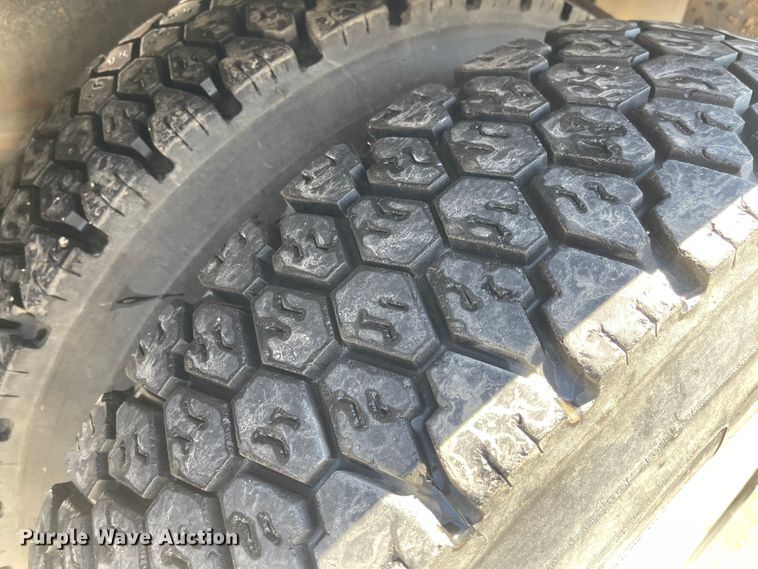 image for item MU9117 2001 International 4700  sewer jetter truck