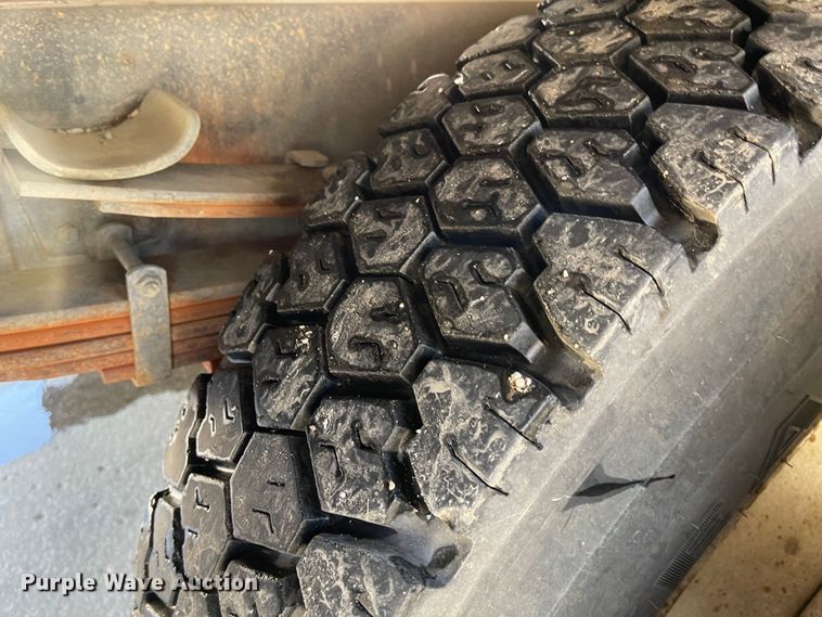 image for item MU9117 2001 International 4700  sewer jetter truck