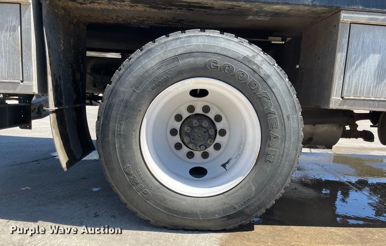 image for item MU9117 2001 International 4700  sewer jetter truck