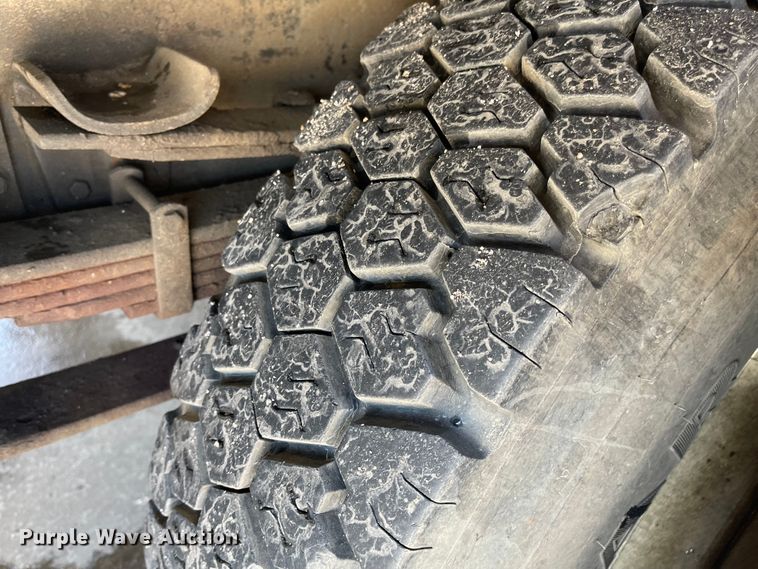 image for item MU9117 2001 International 4700  sewer jetter truck